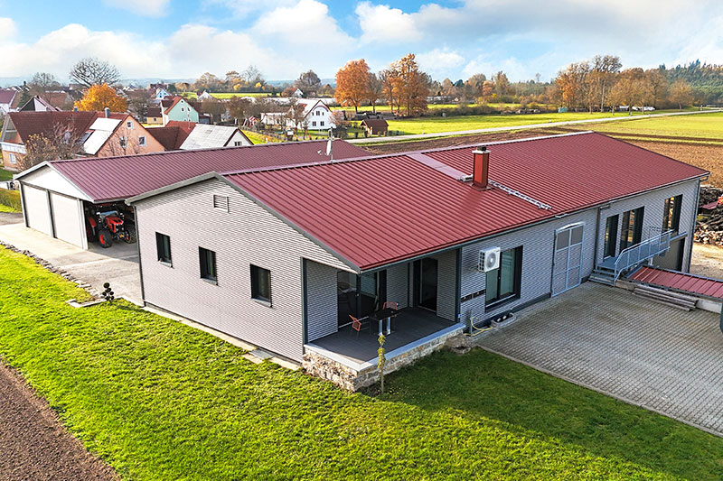 Gewerbehallen mit Büro